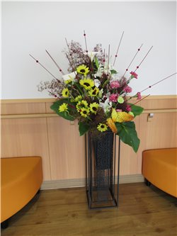 受付のお花も・・・全てスタッフの手作りです♡